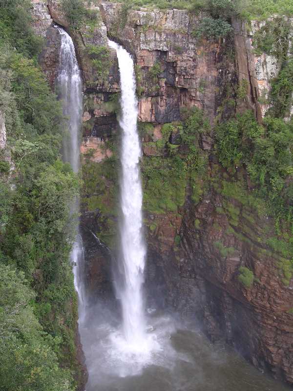 Ett vattenfall p 60 m